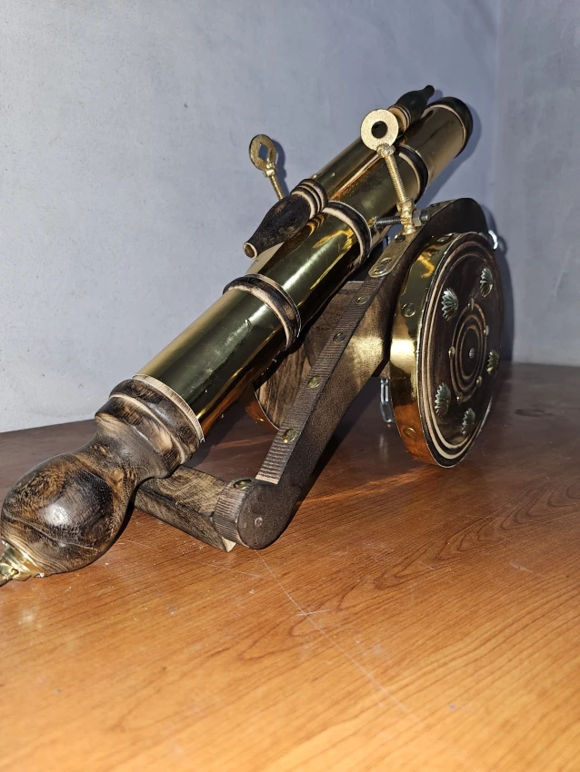 Luxury Wood Brass Cannon Tope