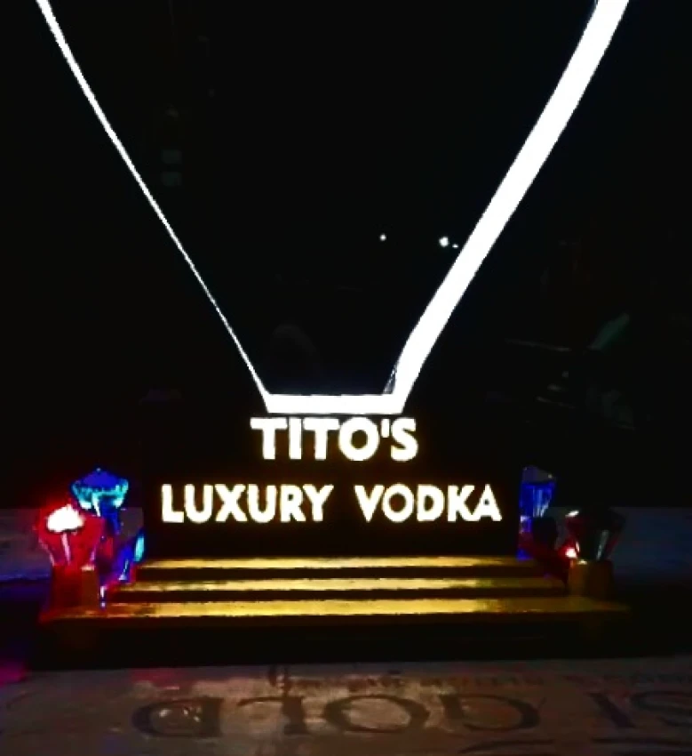 Luxury Bottle Display Heart Shape