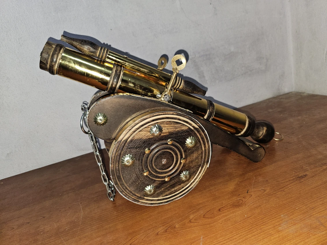 Luxury Wood Brass Cannon Tope